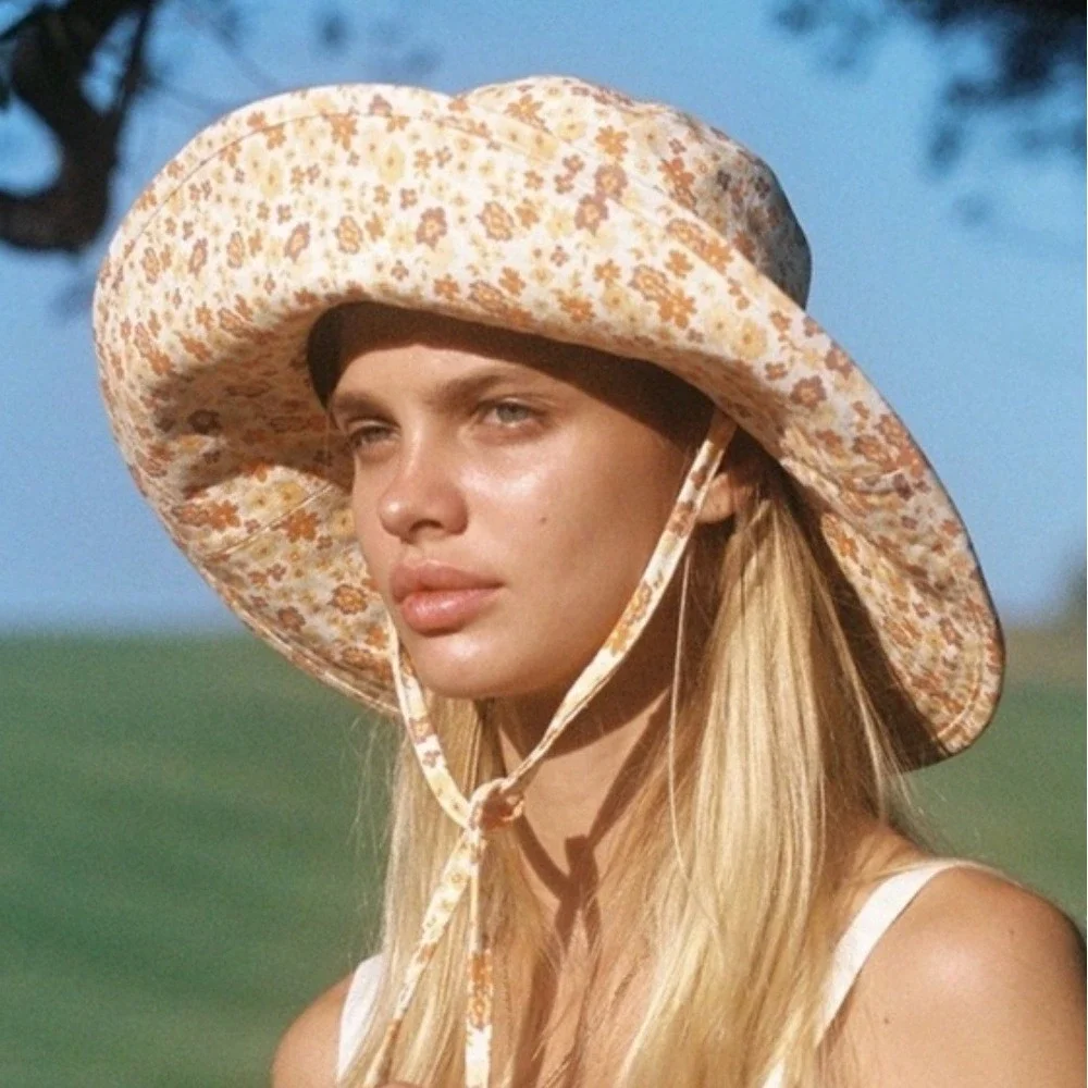 Lack Of Color Holiday Floral Bucket Hat Sz S/M Peach Bloom Canvas‎ Ditsy Print